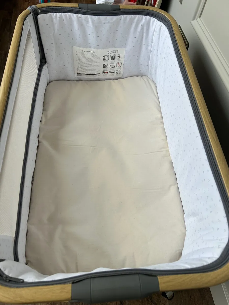 Tutti Bambini Cozee Bedside Crib - Image 2