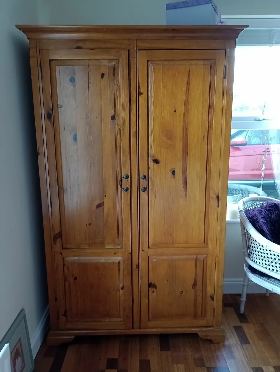 Bedroom furniture - Image 4