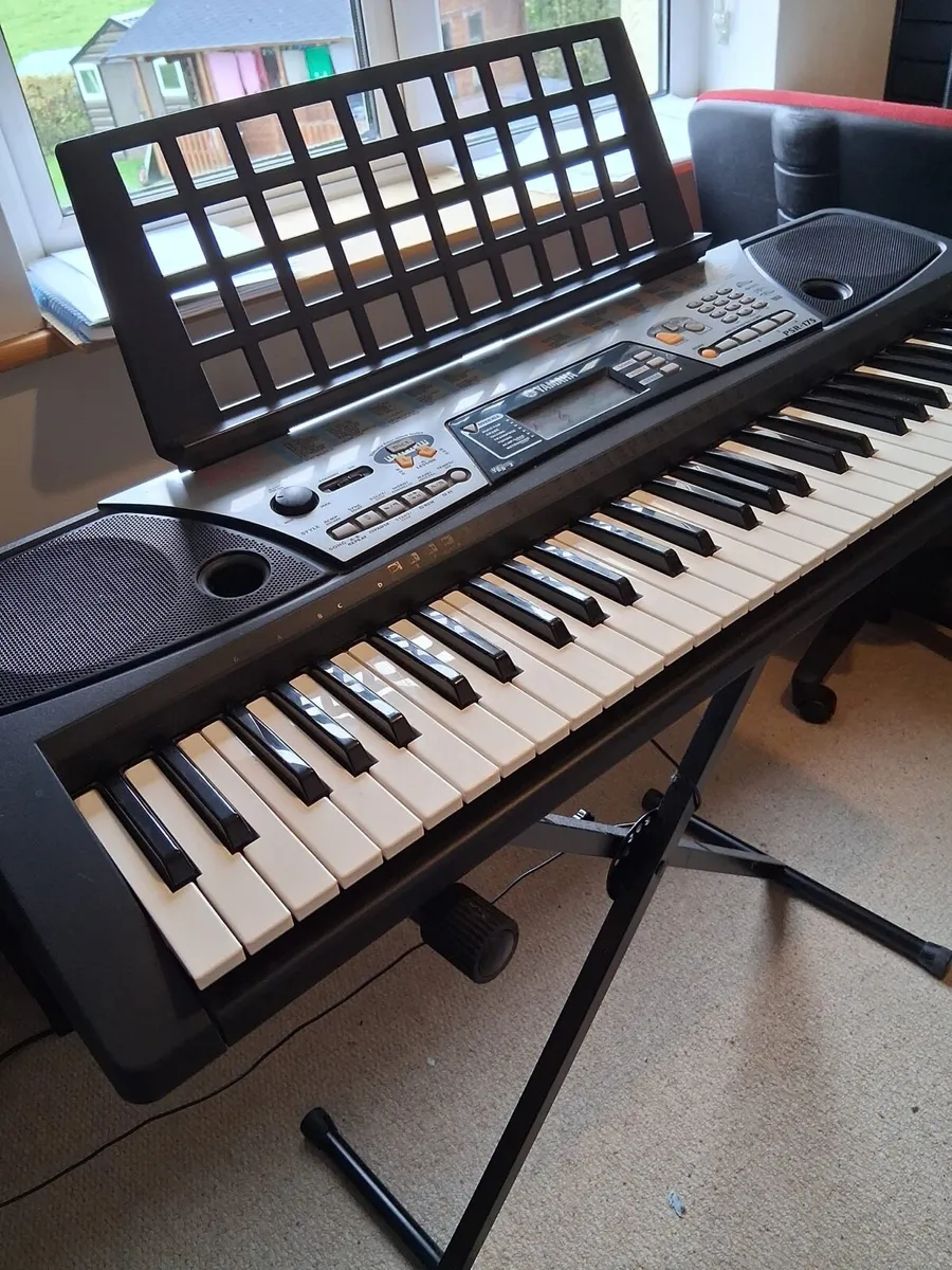 Yamaha PSR-175 Keyboard With Stand - Image 2