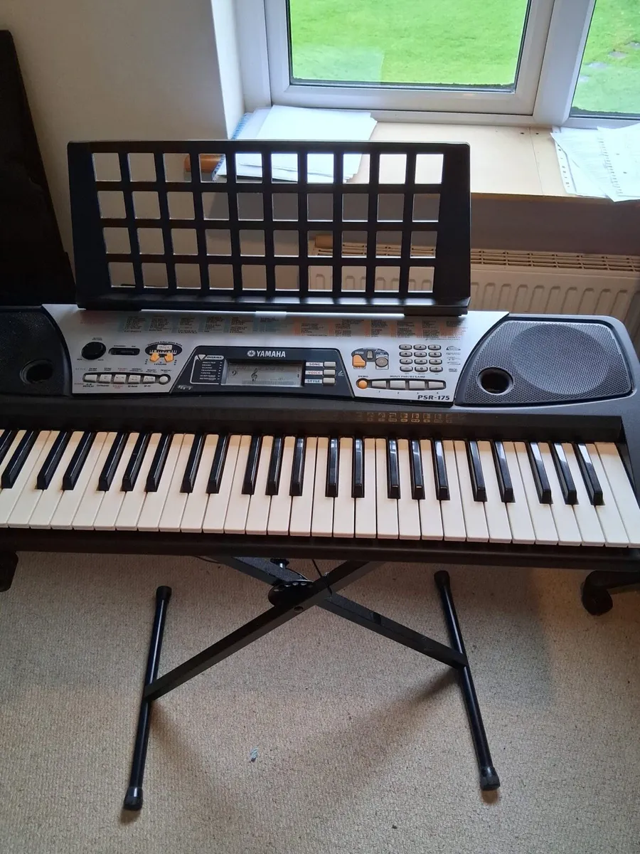 Yamaha PSR-175 Keyboard With Stand - Image 3