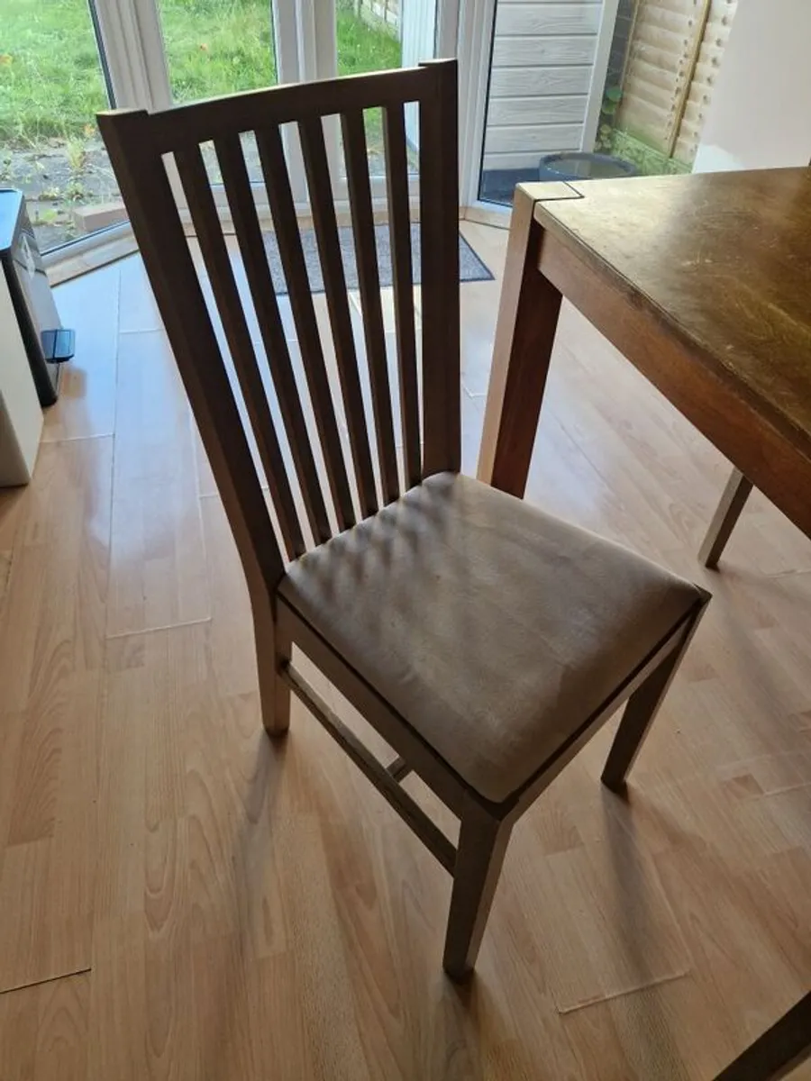 Dining Table and 4 chairs - Image 3