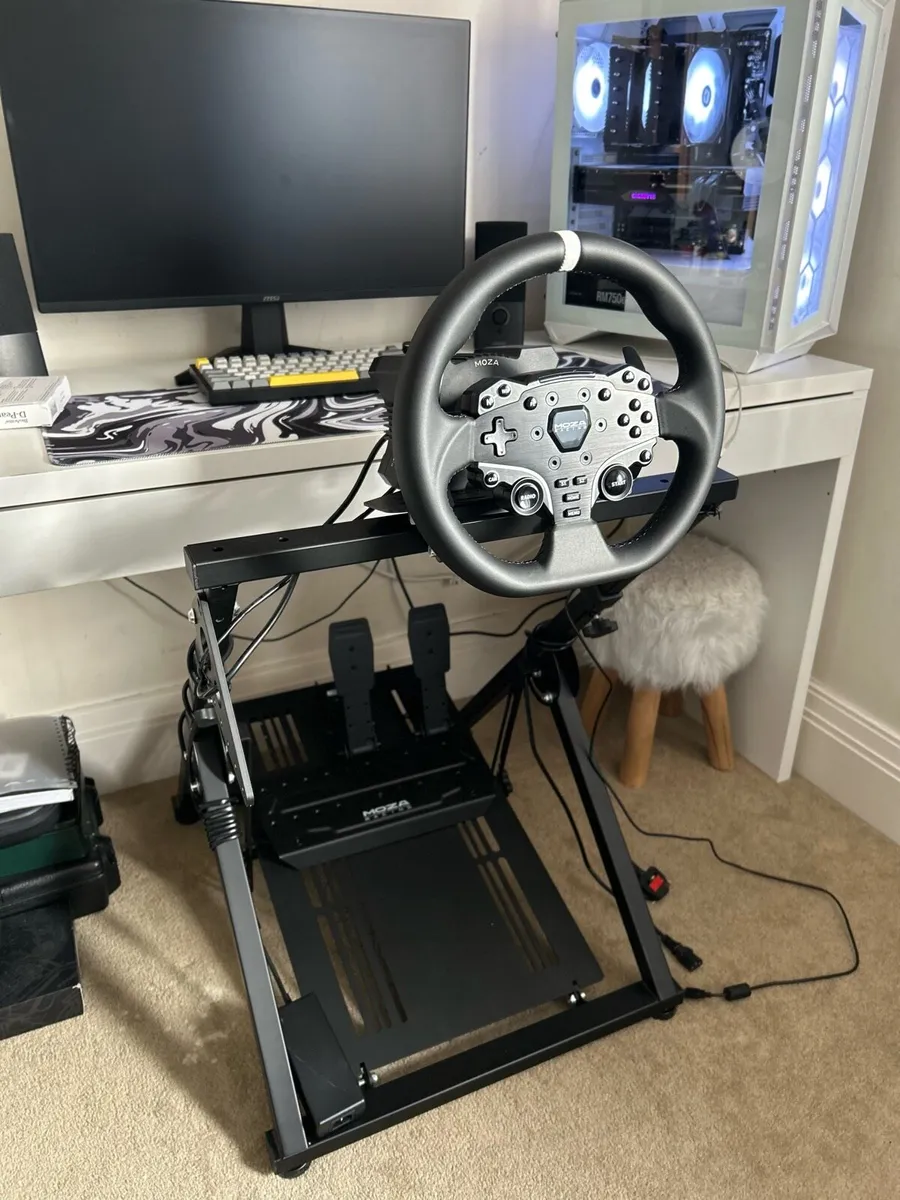 Moza r5 racing bundle - Image 1