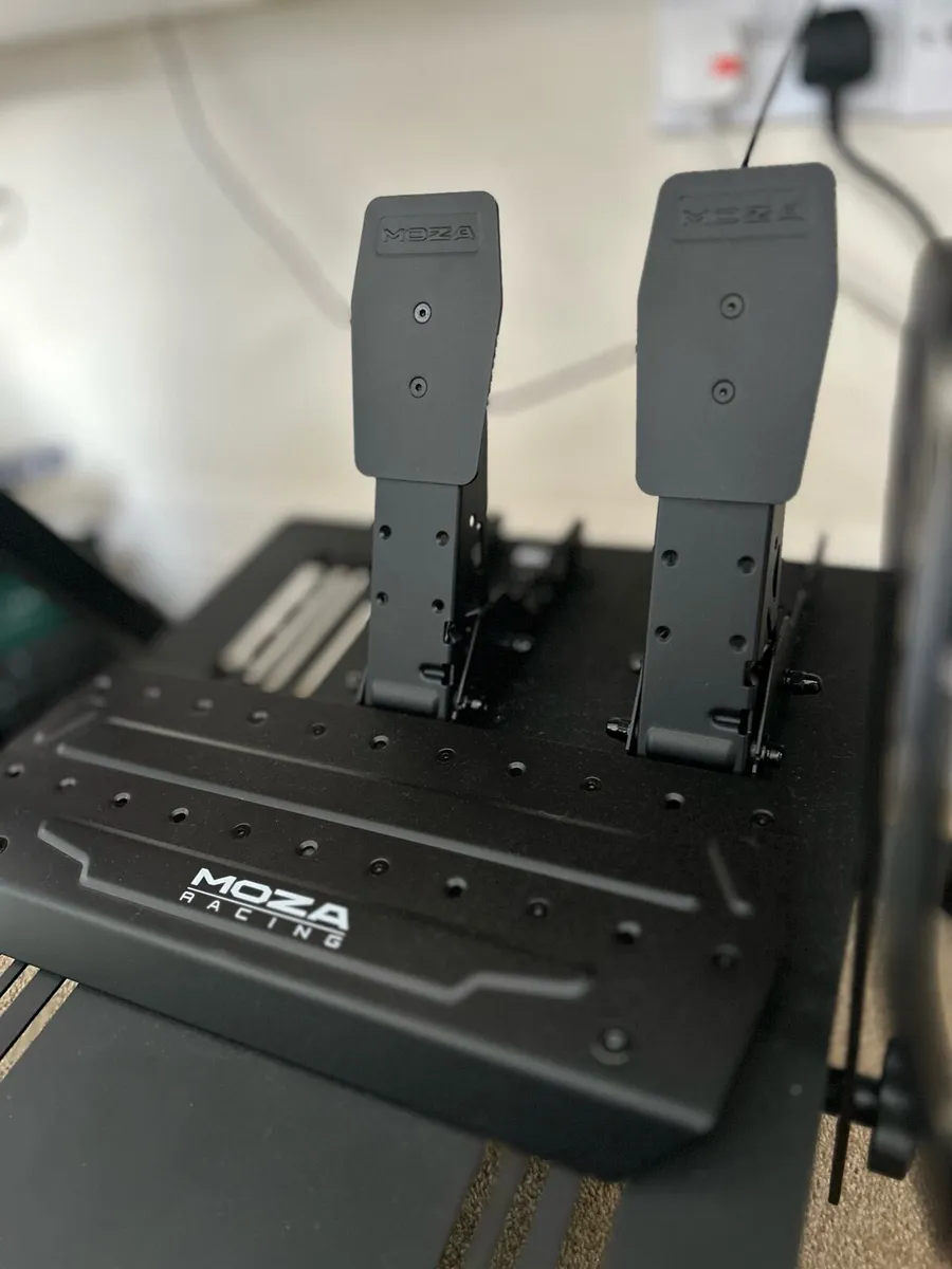 Moza r5 racing bundle - Image 4