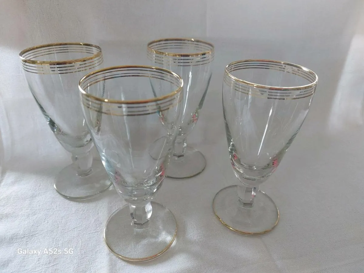 Vintage clear stemmed glasses - Image 4
