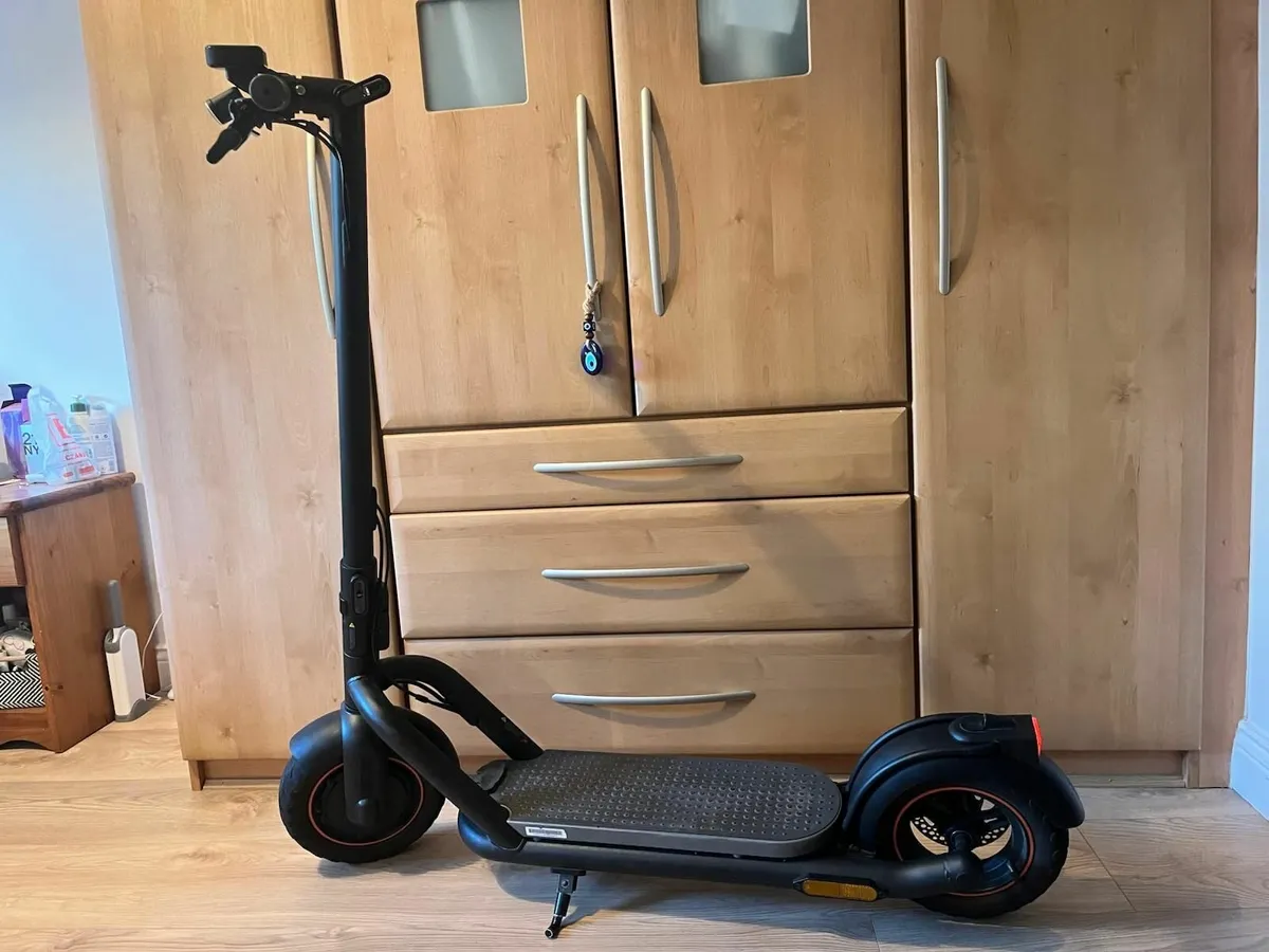NAVEE Electric Scooter - Image 3