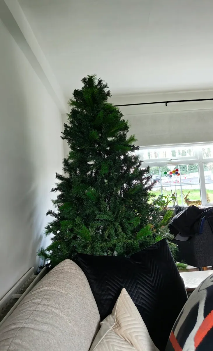 Artificial Christmas Tree 130cm x 7ft - Image 3