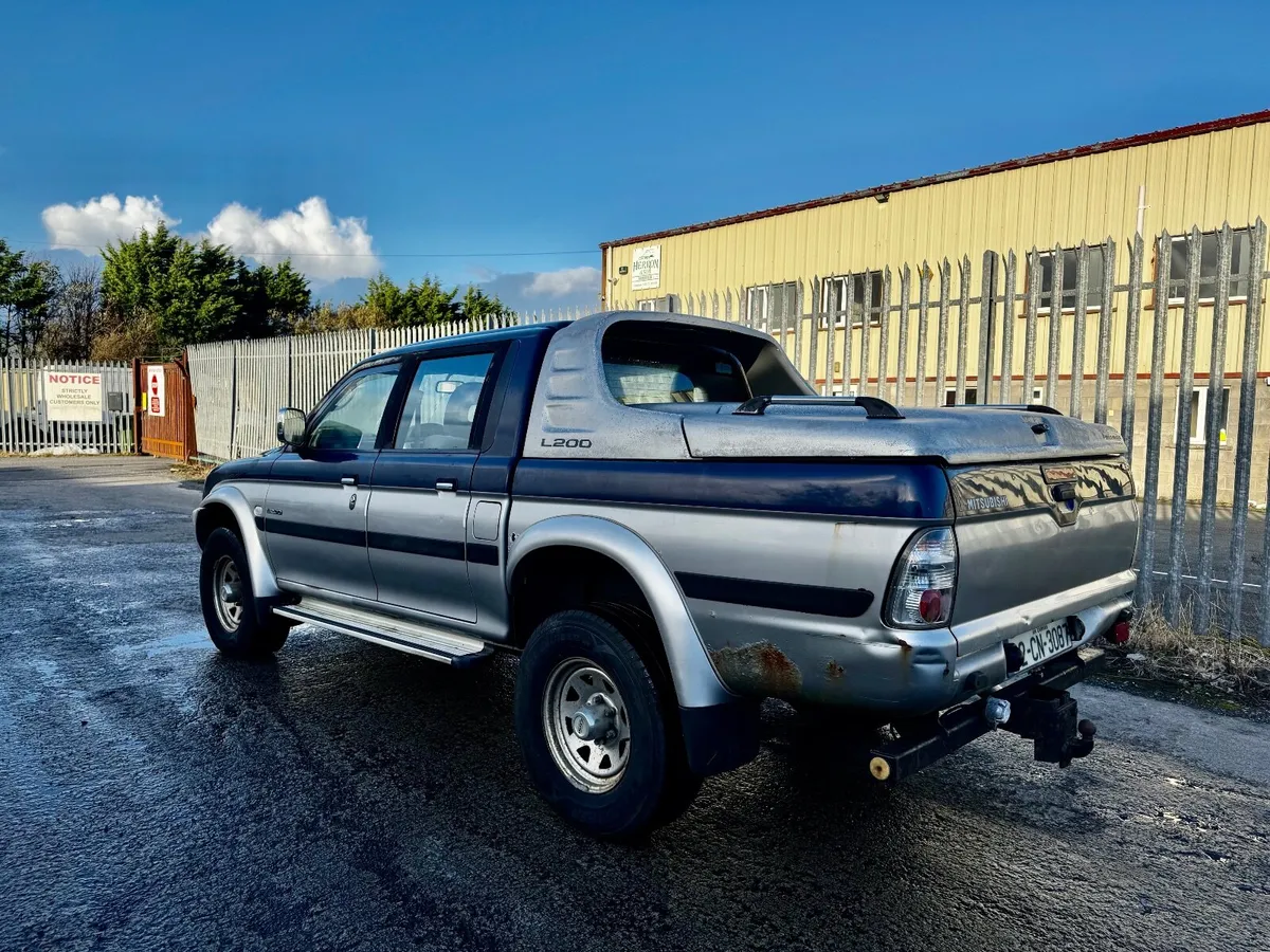 Mitsubishi L200 Crewcab 4X4 2.5D 2002 - Image 3