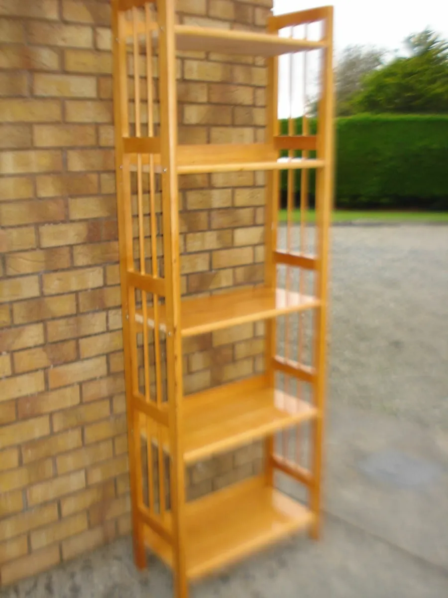 TALL SOLID OAK WOODEN DISPLAY TOWER UNIT. - Image 3
