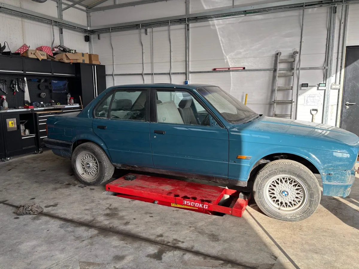 BMW E30 316 4 door Restored Needs Finishing - Image 1