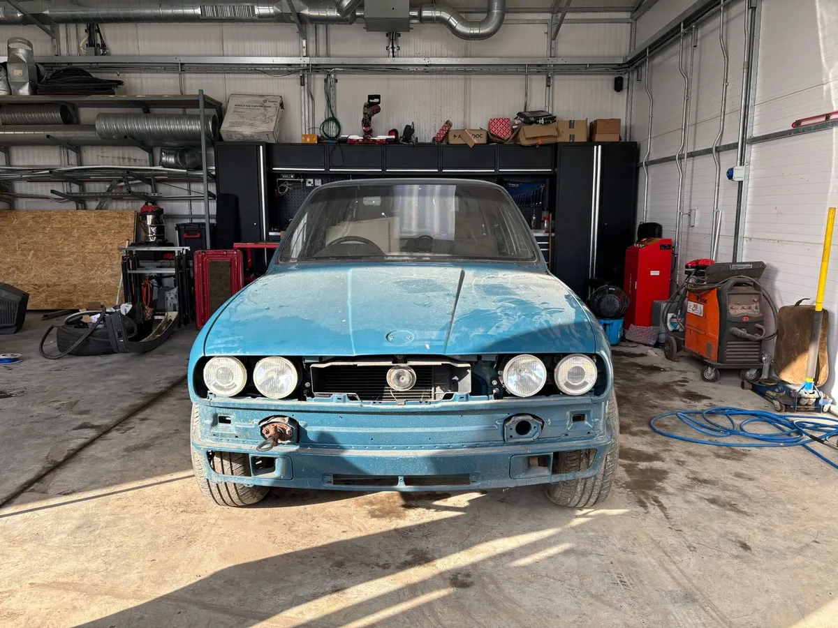 BMW E30 316 4 door Restored Needs Finishing - Image 3