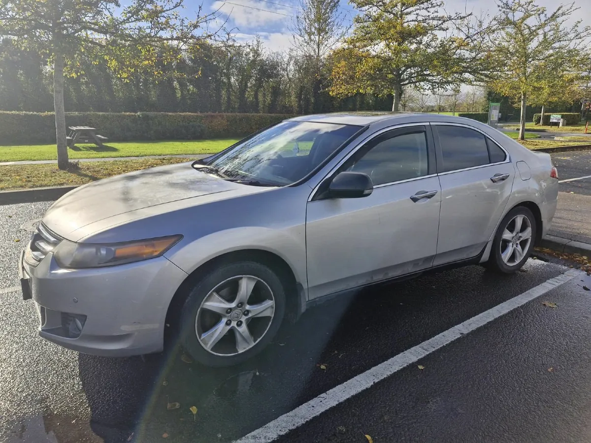 Honda Accord 2009 - Image 2