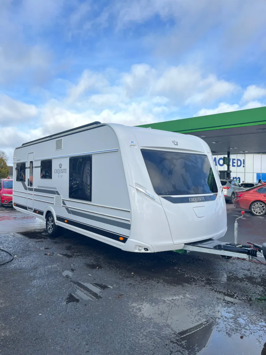 Lmc 4 Berth Fixed Island Bed Caravan - Image 2