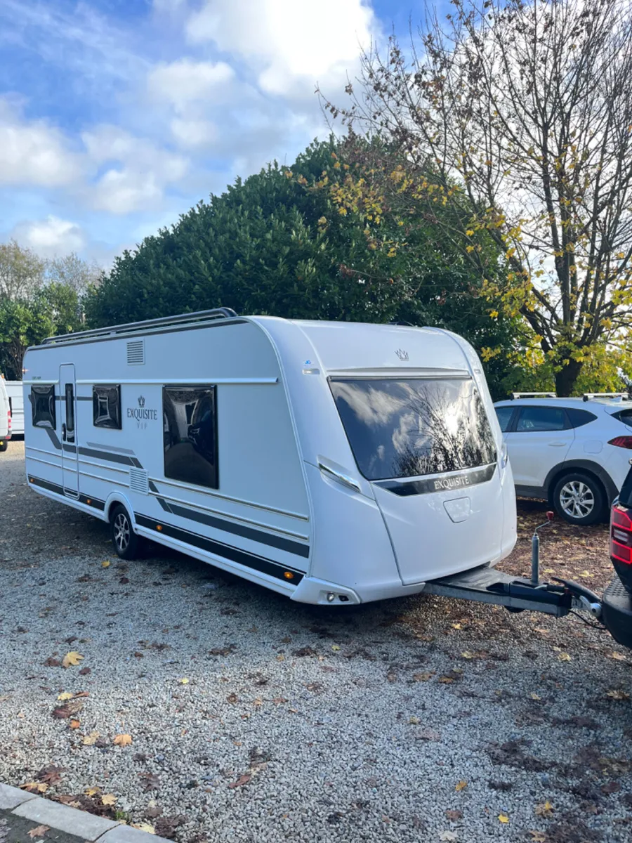 Lmc 4 Berth Fixed Island Bed Caravan - Image 1