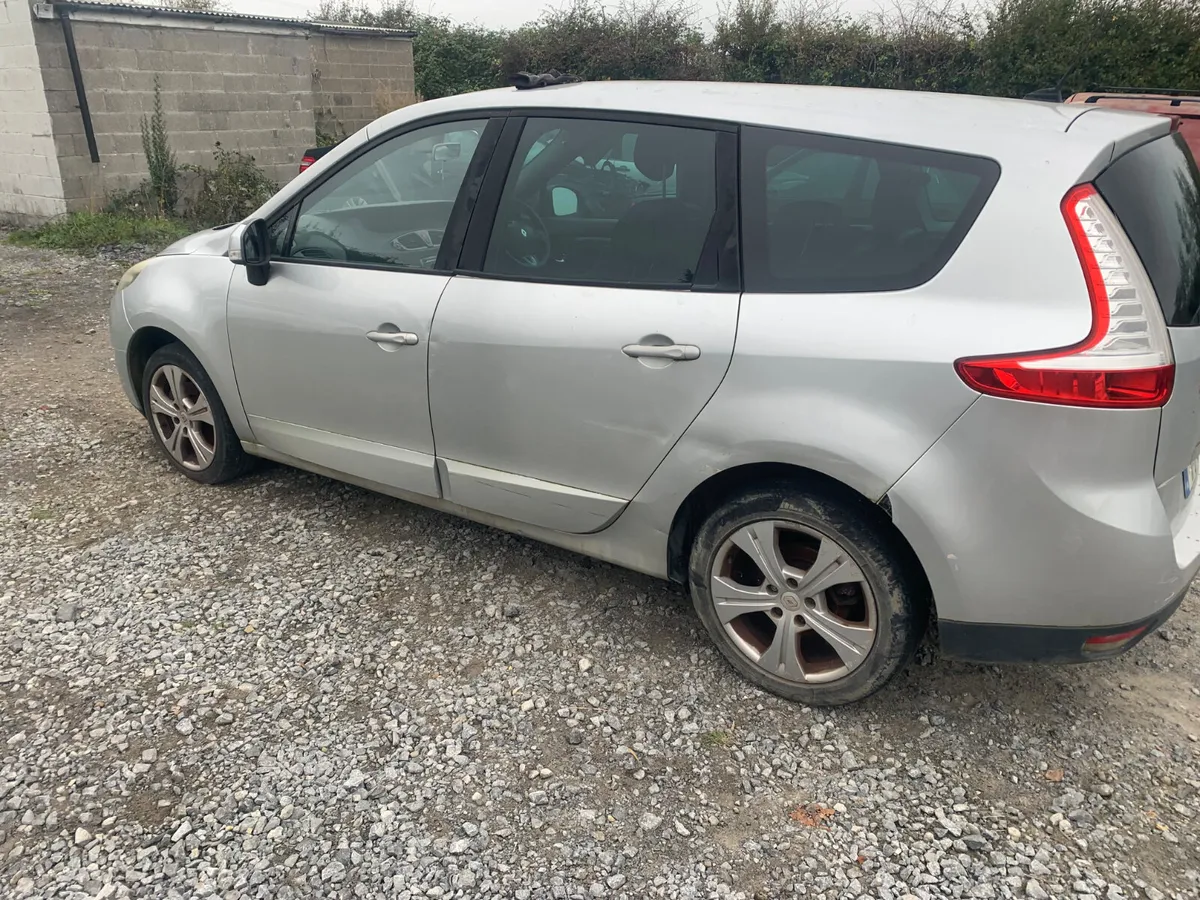 2011 RENAULT SENIC DIESEL 7 SEATER - Image 2