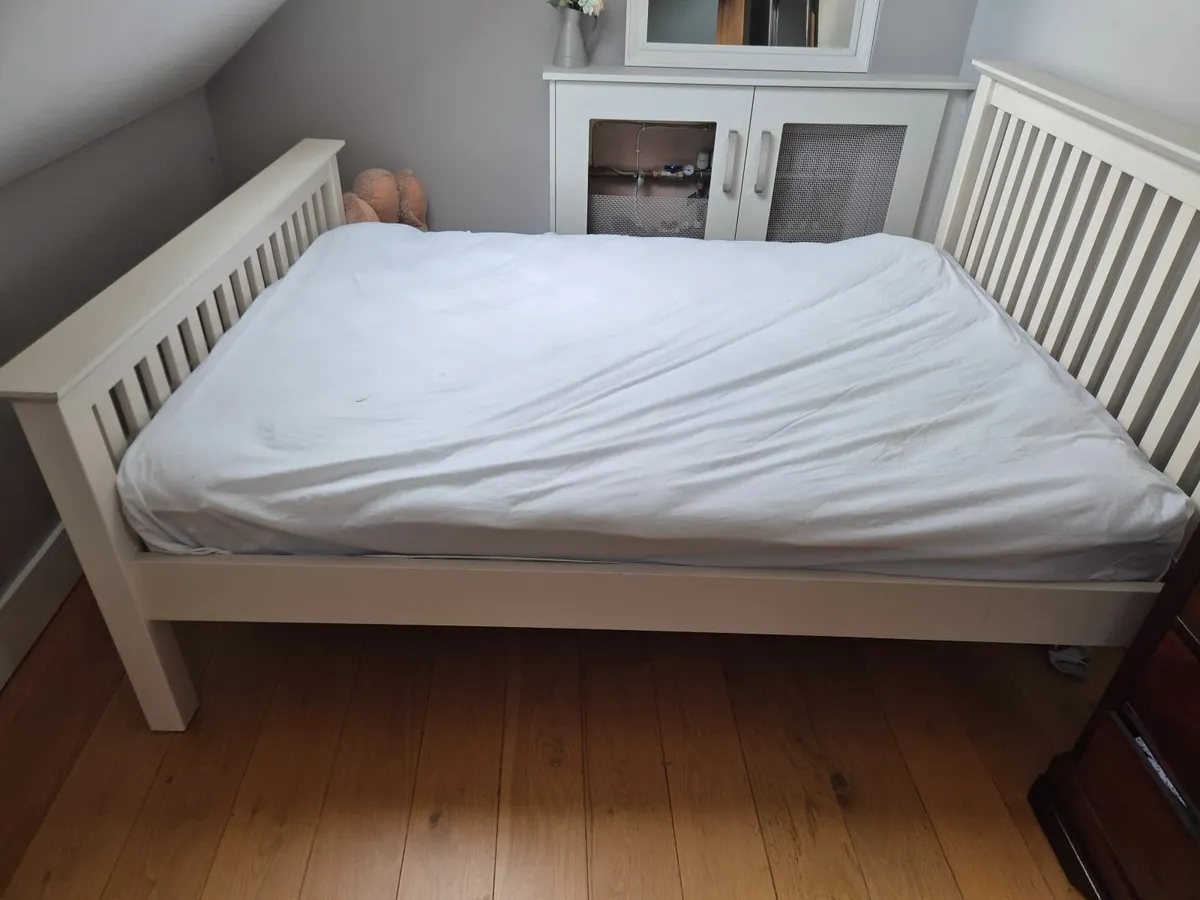 4ft white timber frame bed - Image 4