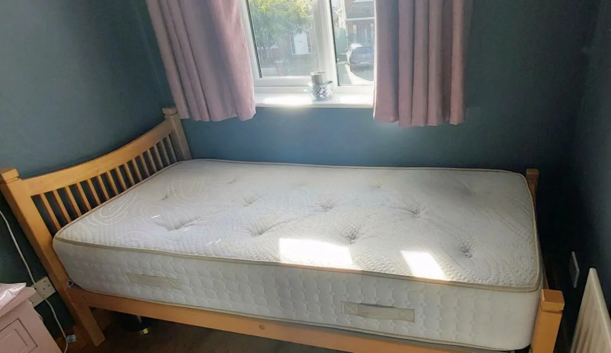 Single bed - Image 1