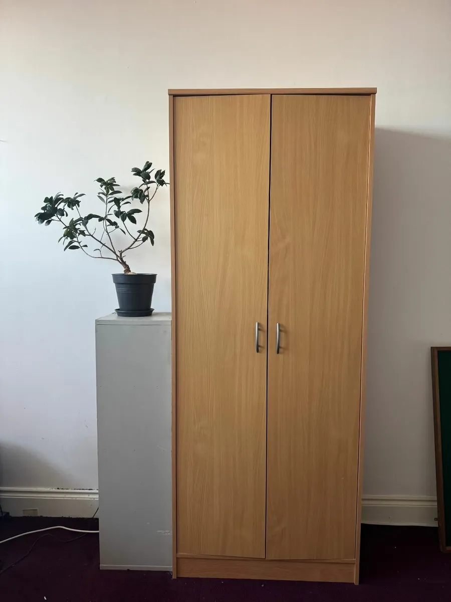 Office furniture - Image 1