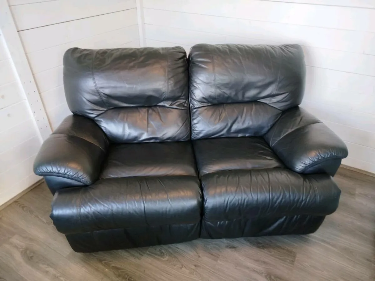 2 seat recliner couch - Image 1