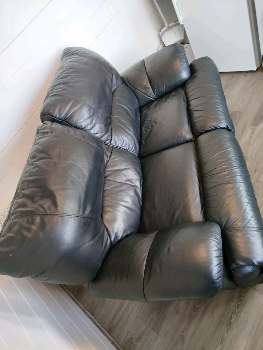 2 seat recliner couch - Image 2
