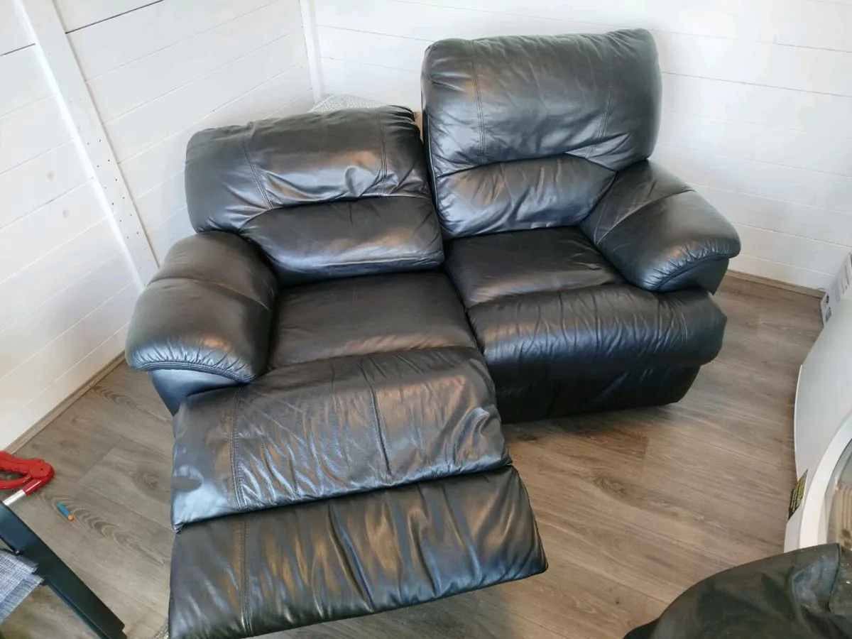 2 seat recliner couch - Image 3