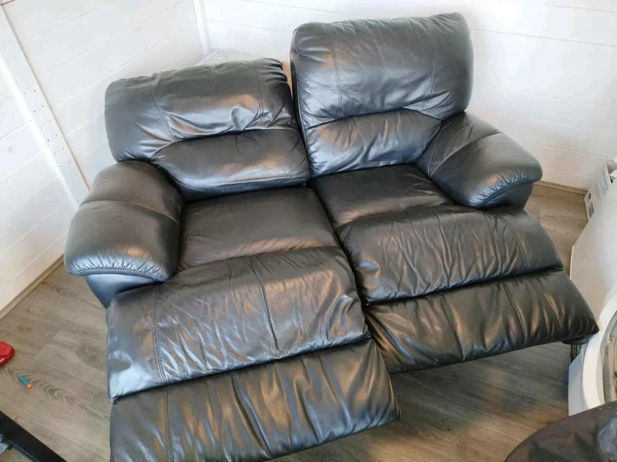 2 seat recliner couch - Image 4