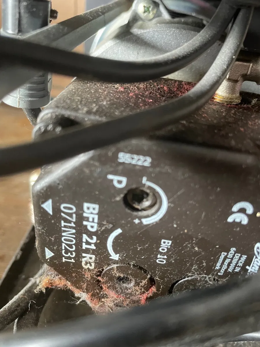 Oil burner for a Stanley range - Image 2