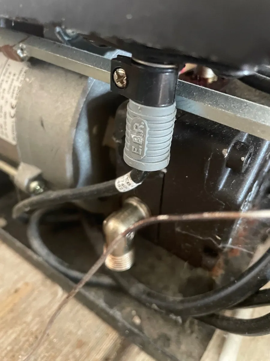 Oil burner for a Stanley range - Image 3