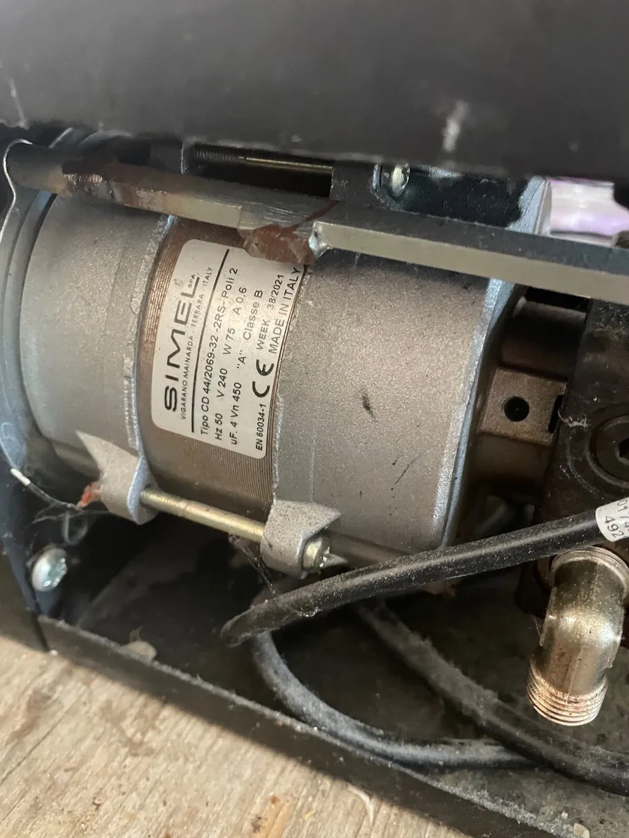 Oil burner for a Stanley range - Image 4