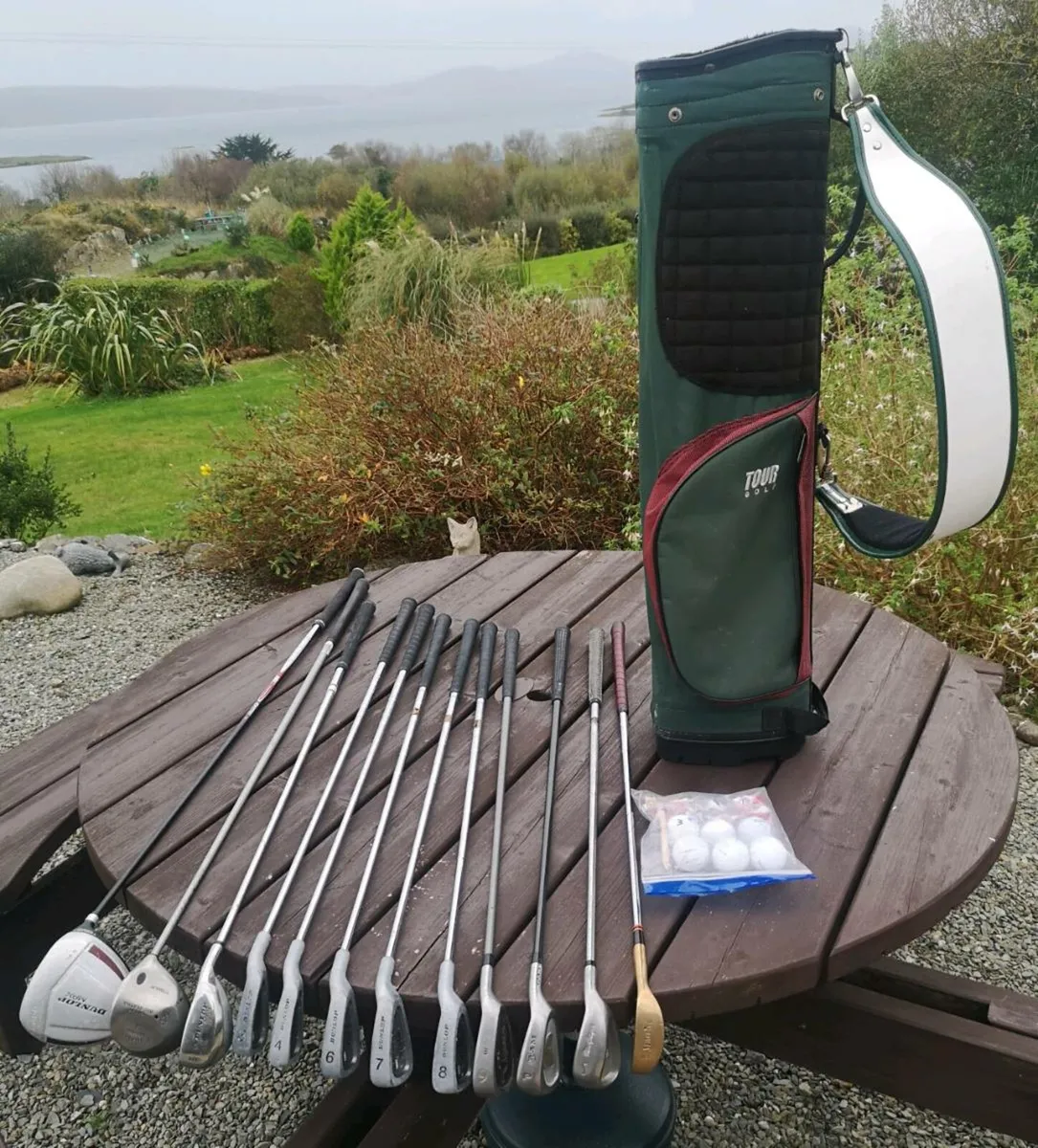 Gents Starter set, bag, 2 woods, 9 irons & putter - Image 1