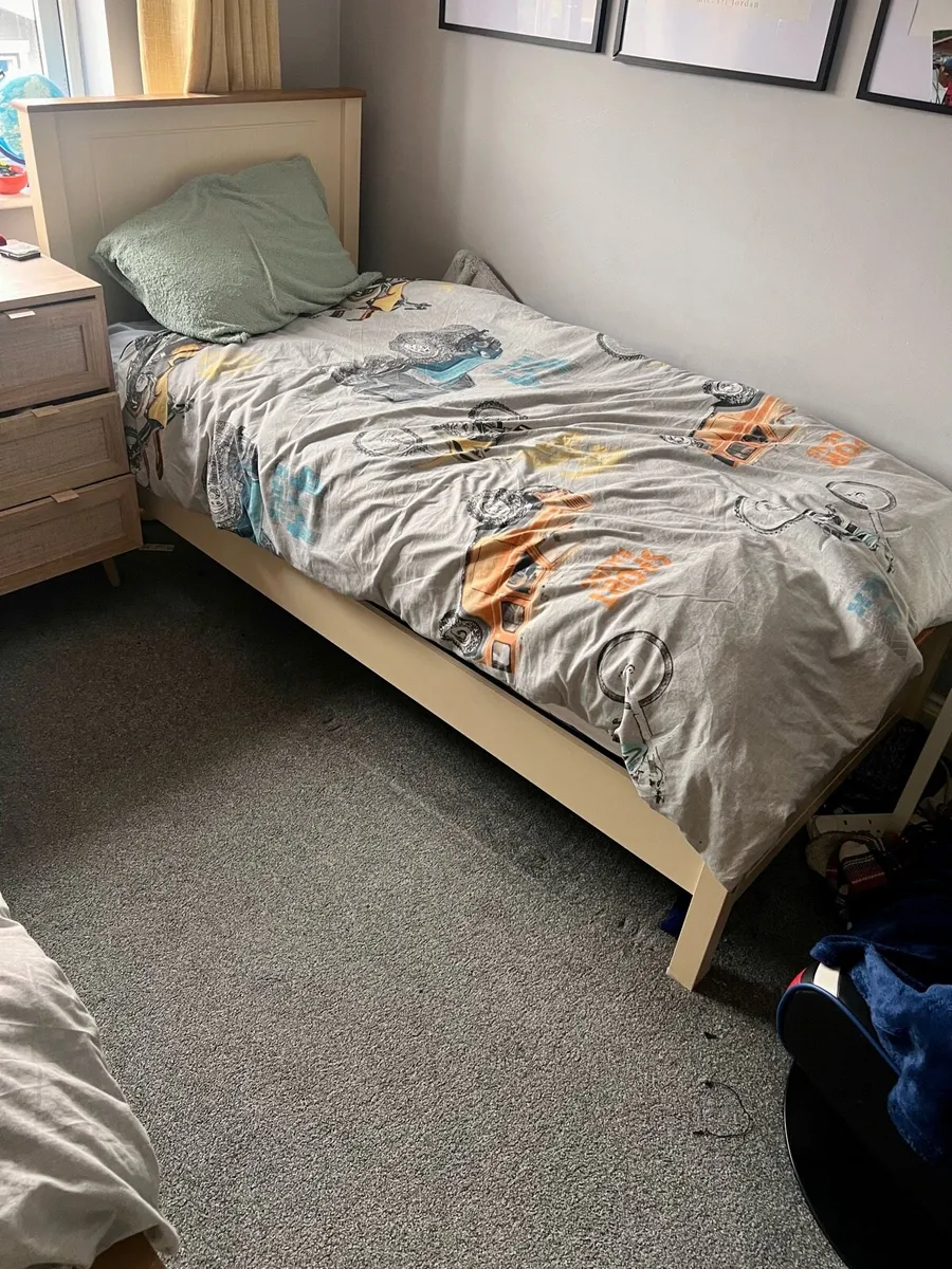 2 Single bed frames with mattress - Image 1