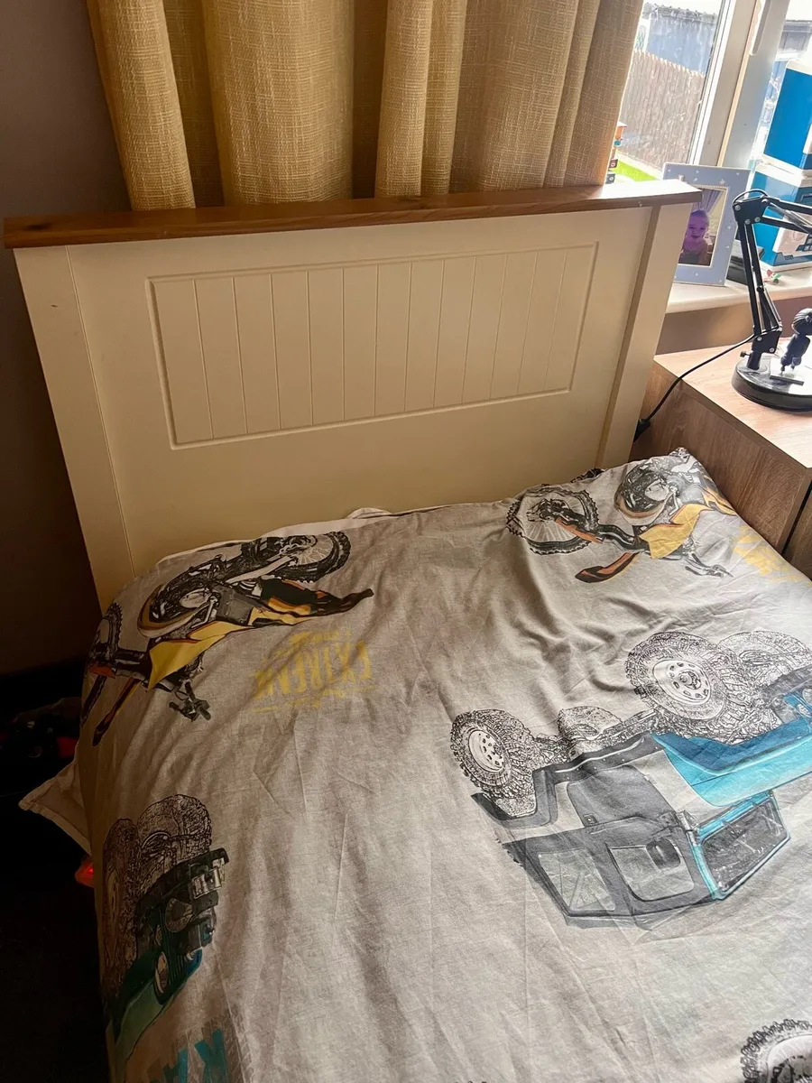 2 Single bed frames with mattress - Image 3