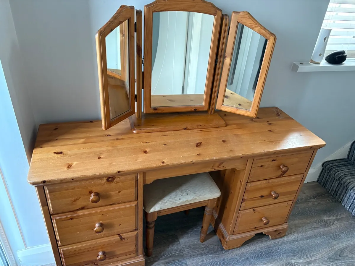 Dressing table - Image 1