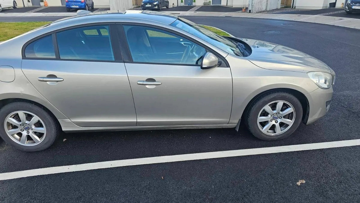 Volvo S60 2012 - Image 2