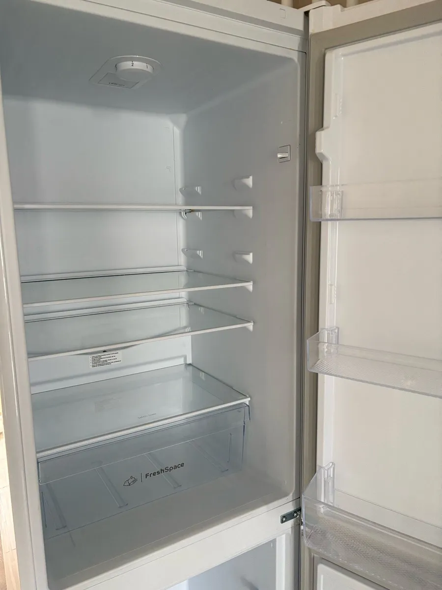 Indesit fridge freezer 50/50 - Image 2