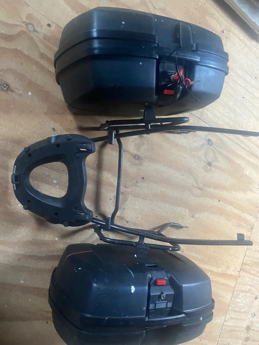 Suzuki gsx 1400 givi luggage - Image 1