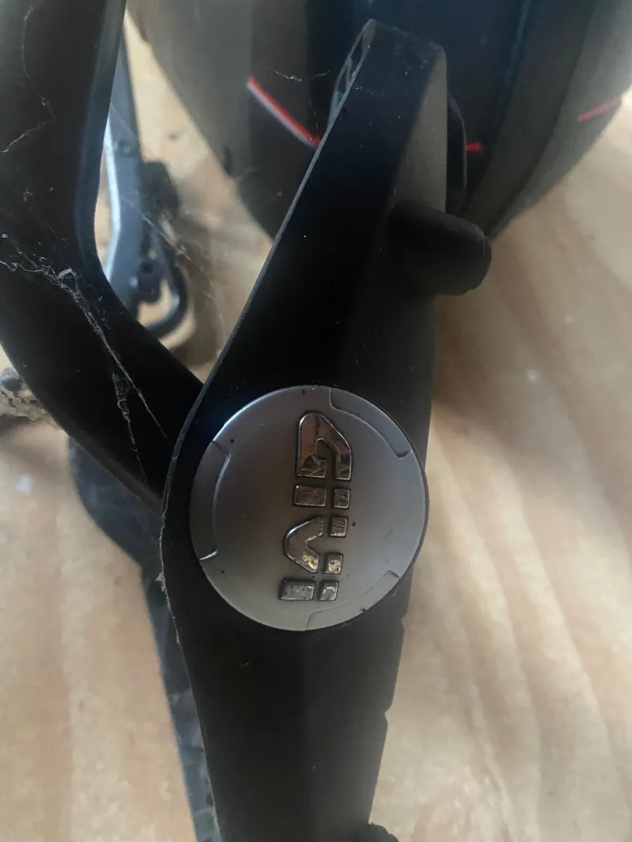 Suzuki gsx 1400 givi luggage - Image 3