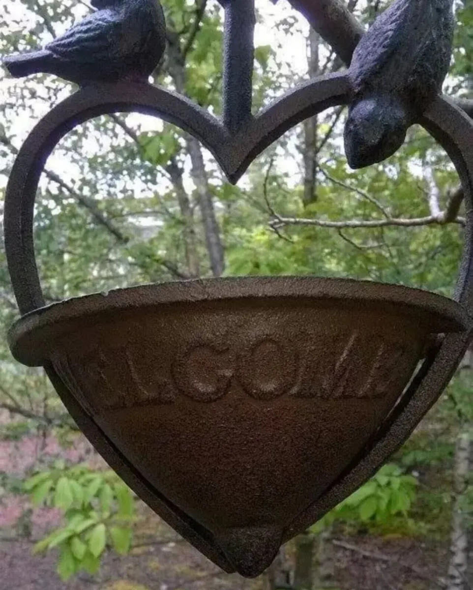 Cast Iron Loveheart Wild Bird Feeder - Image 3