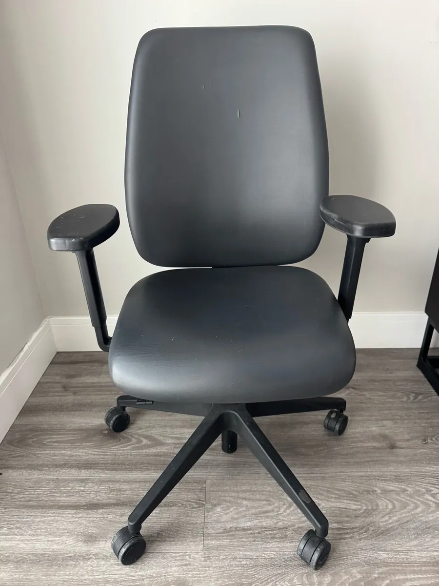Office chair - Image 1