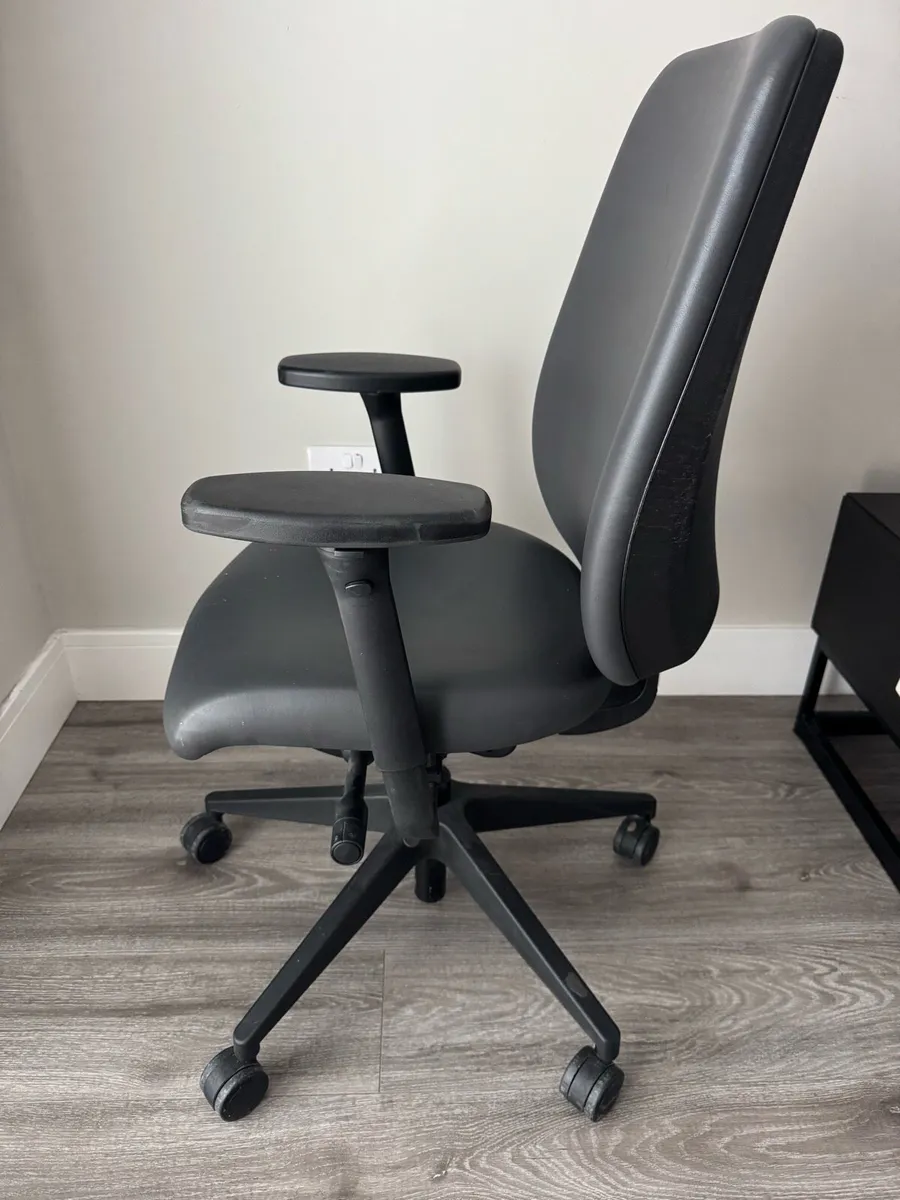 Office chair - Image 2