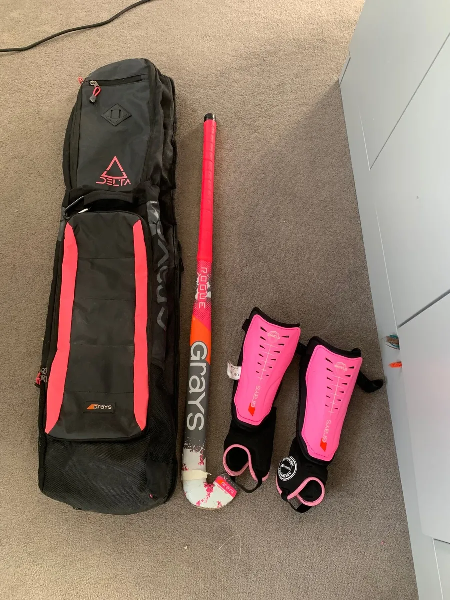 Hockey bag, stick & shin pads - Image 1