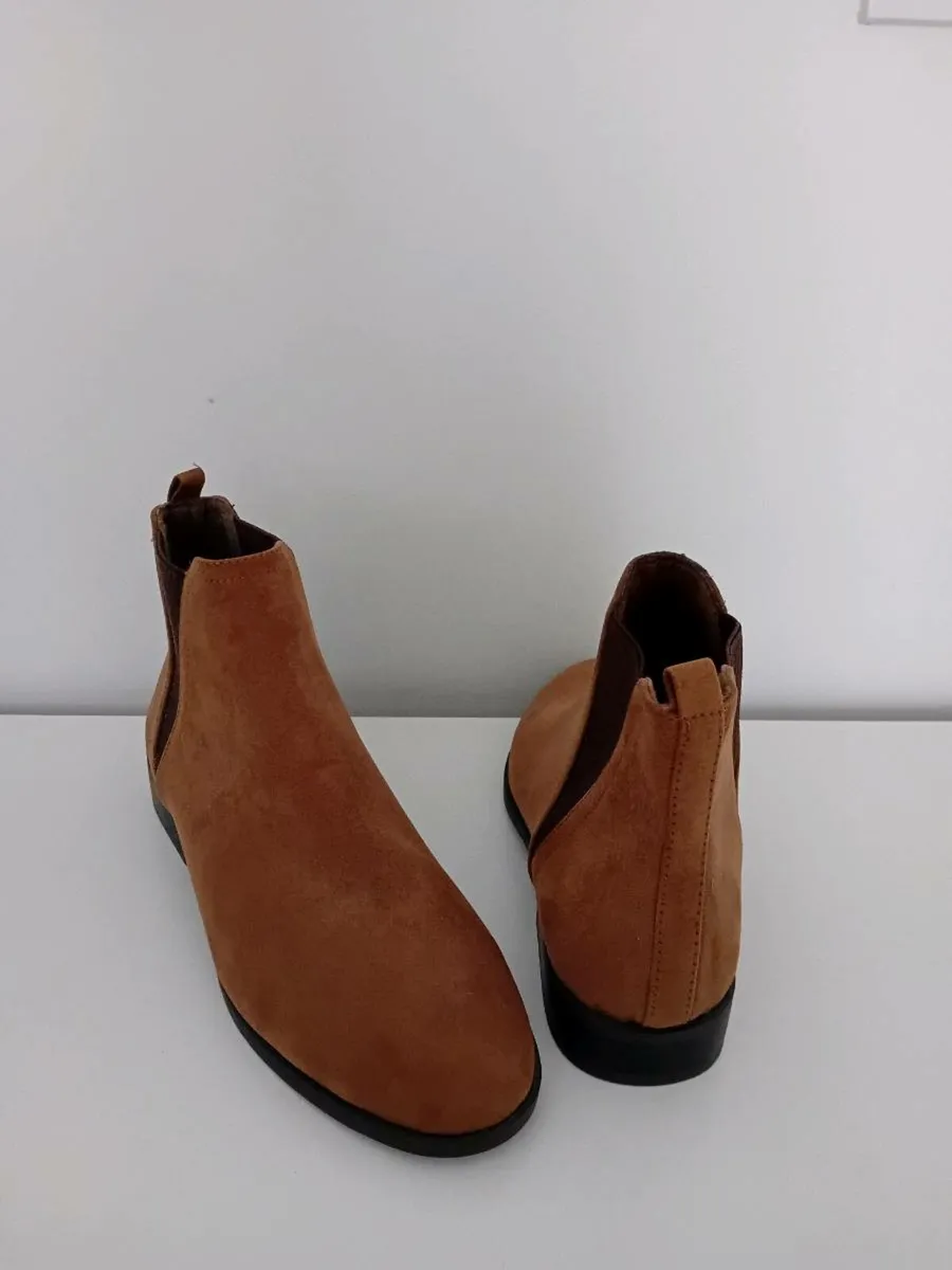 Ladies Chelsea Boots (New) - Image 2