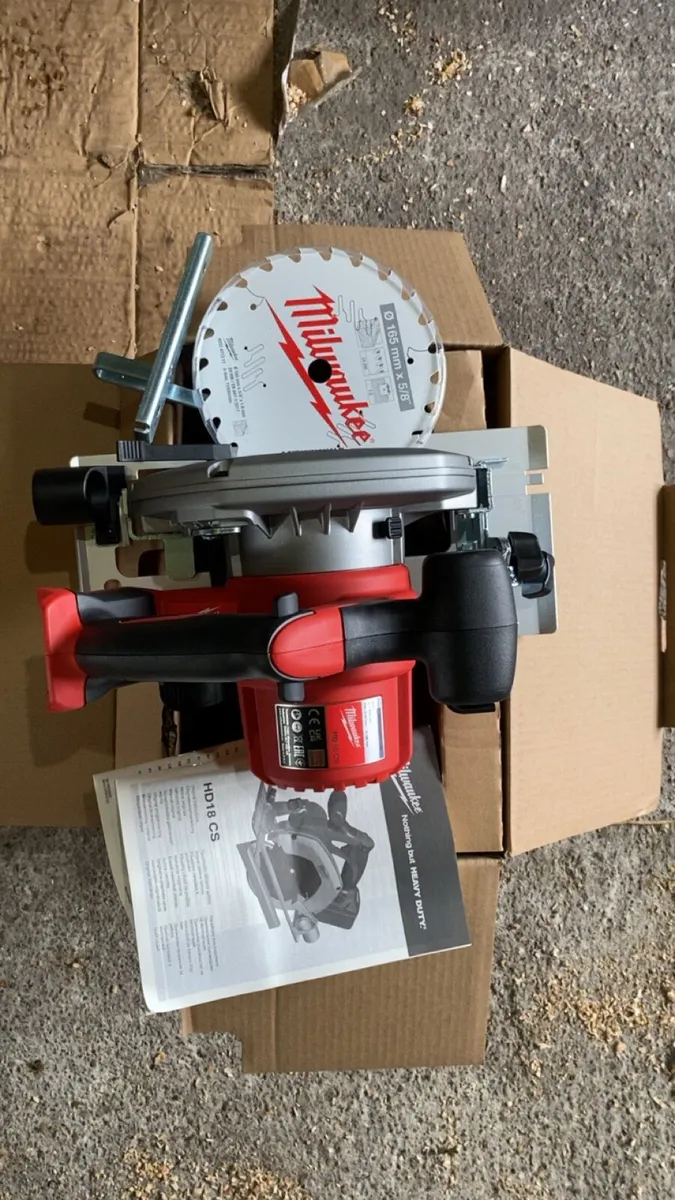 Milwaukee circular saw - Image 2