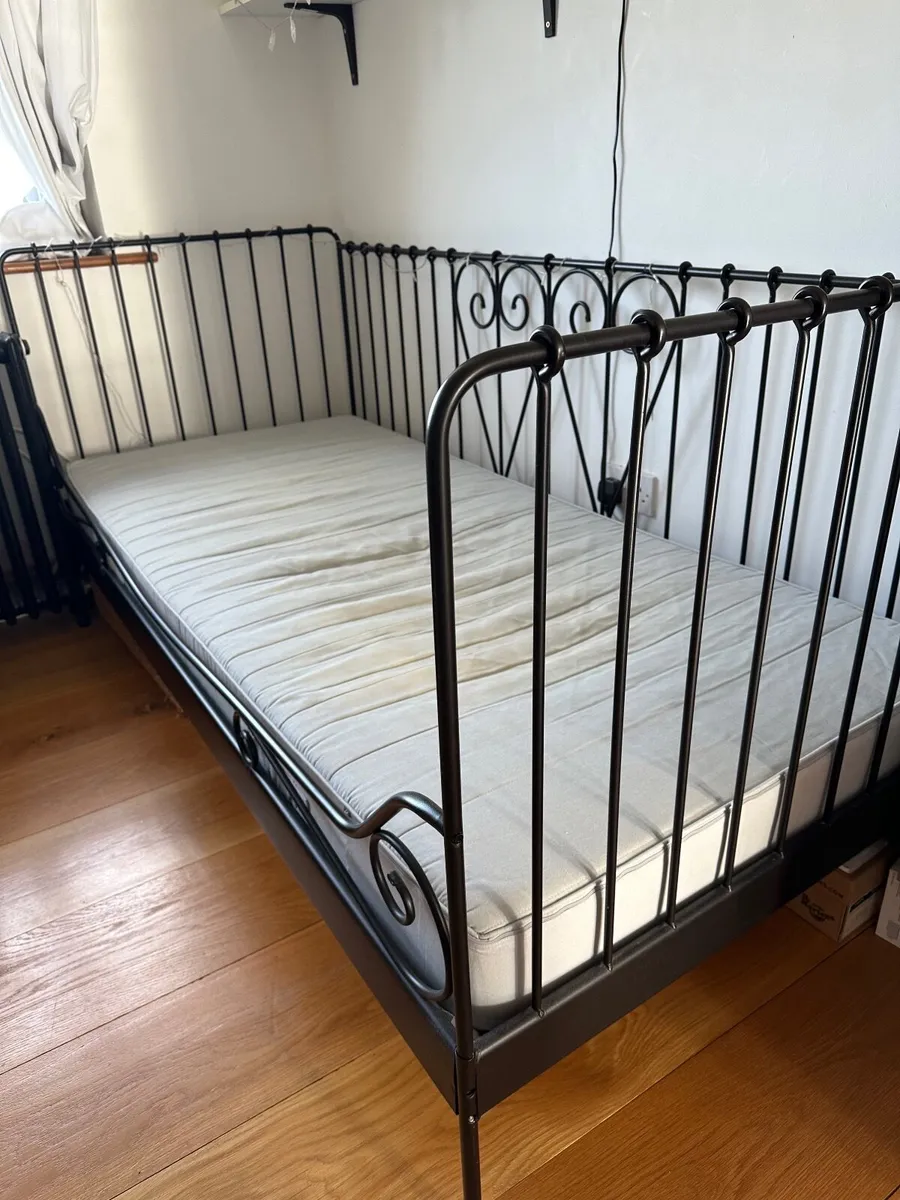 2 single beds - Image 1