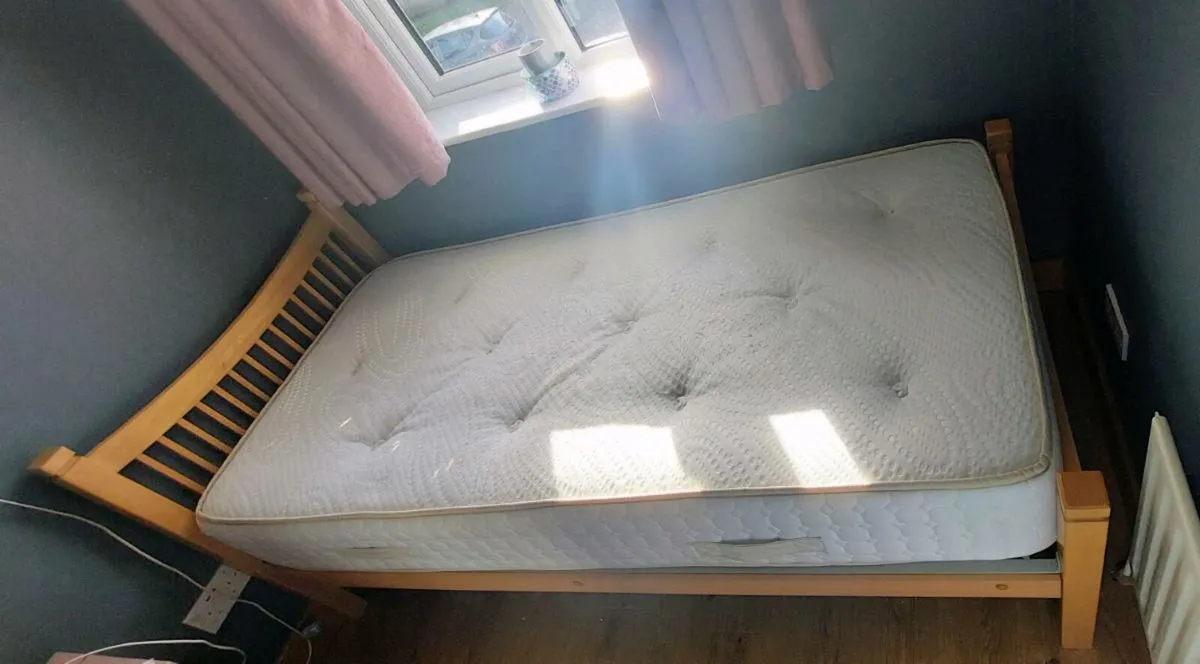 Single bed - Image 2