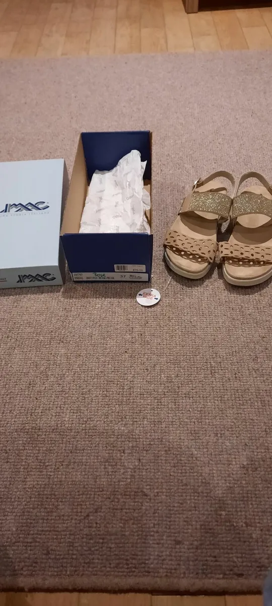 Ladies coats and clothes - Image 4