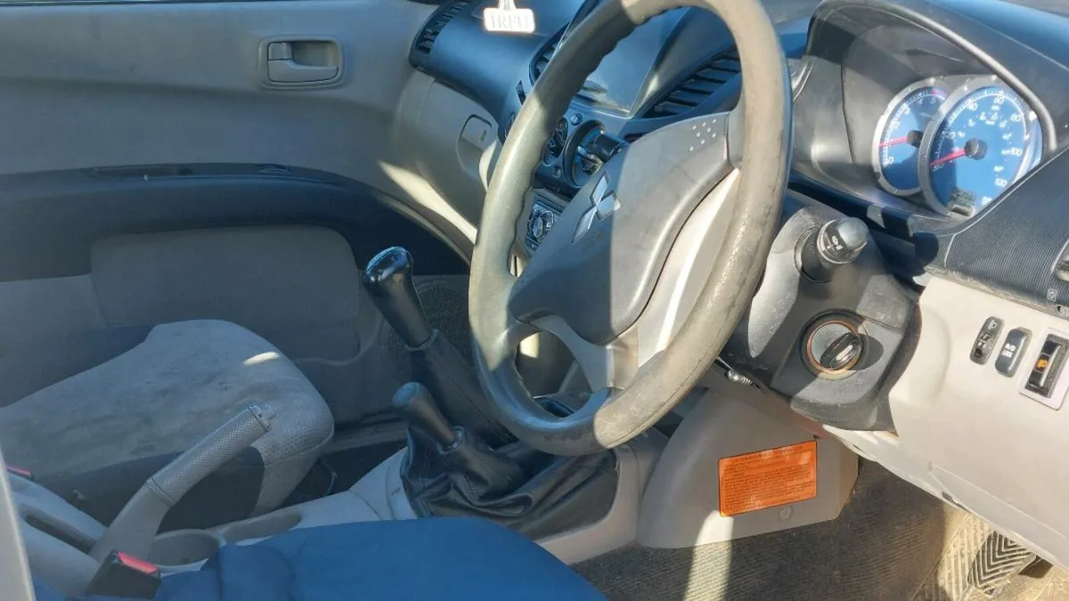 Mitsubishi L200 - Image 2