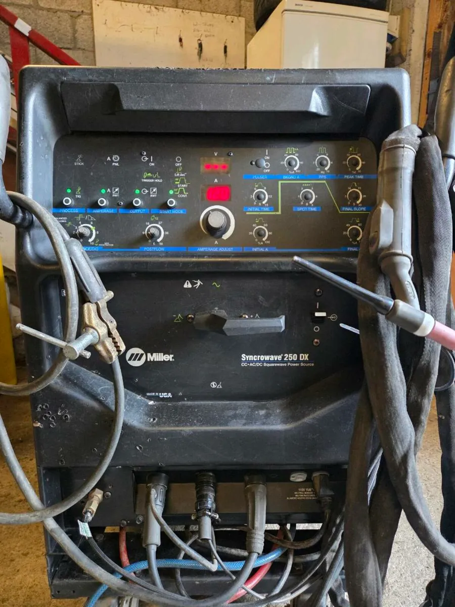 Miller Syncrowave 250 DX - Image 1