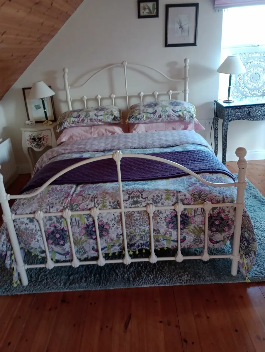 Beautiful double metal bed frame - Image 1