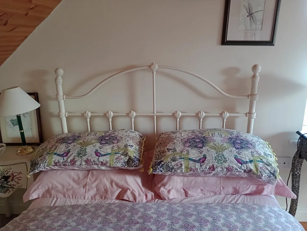 Beautiful double metal bed frame - Image 2
