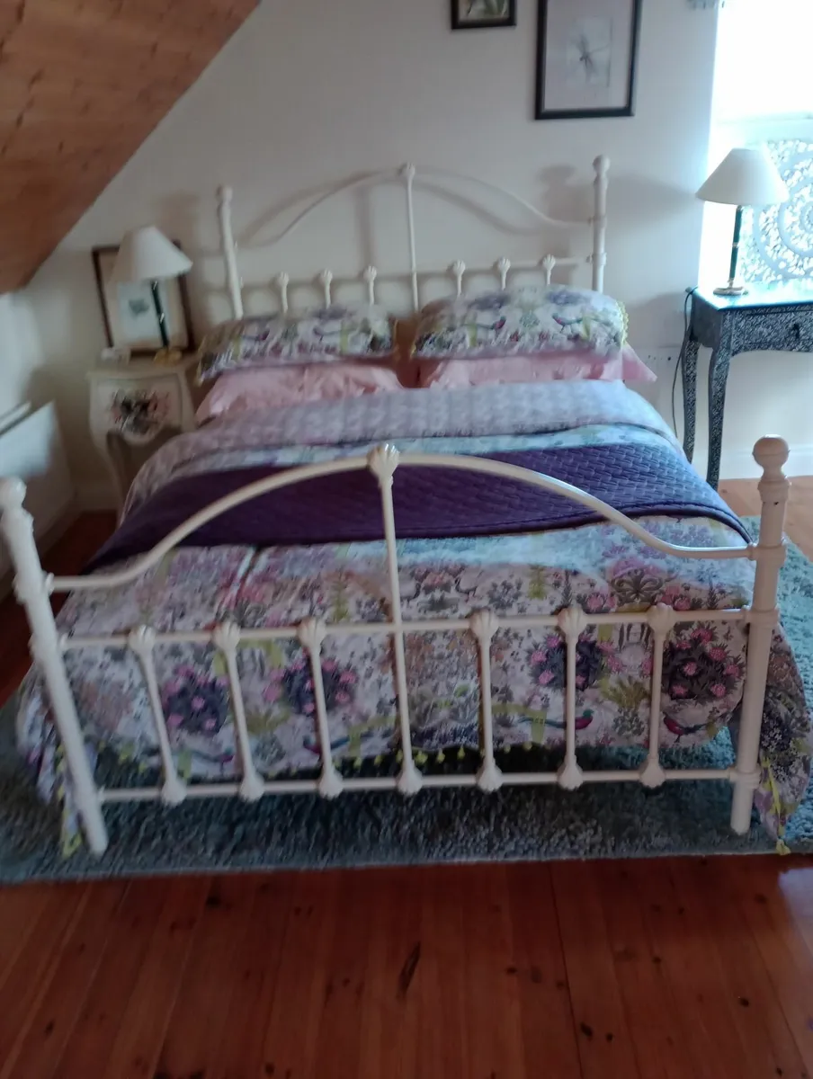 Beautiful double metal bed frame - Image 3